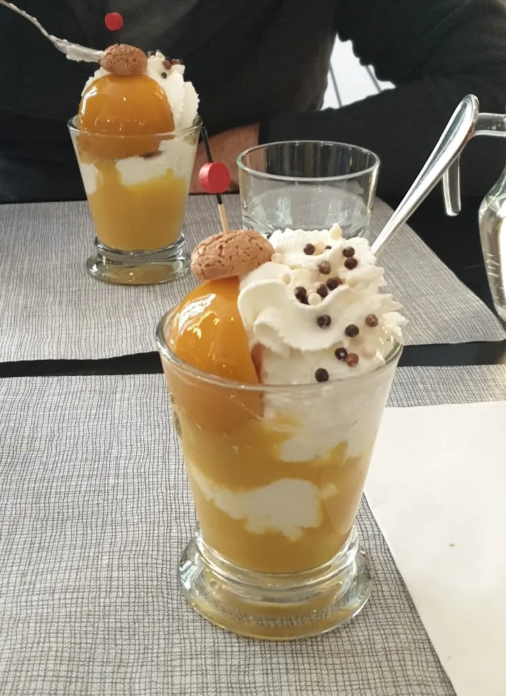 Fromage de la Ferme Avec Coulis de Pêche